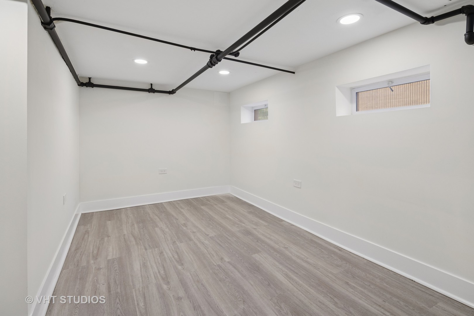 5945 W Cornelia Avenue