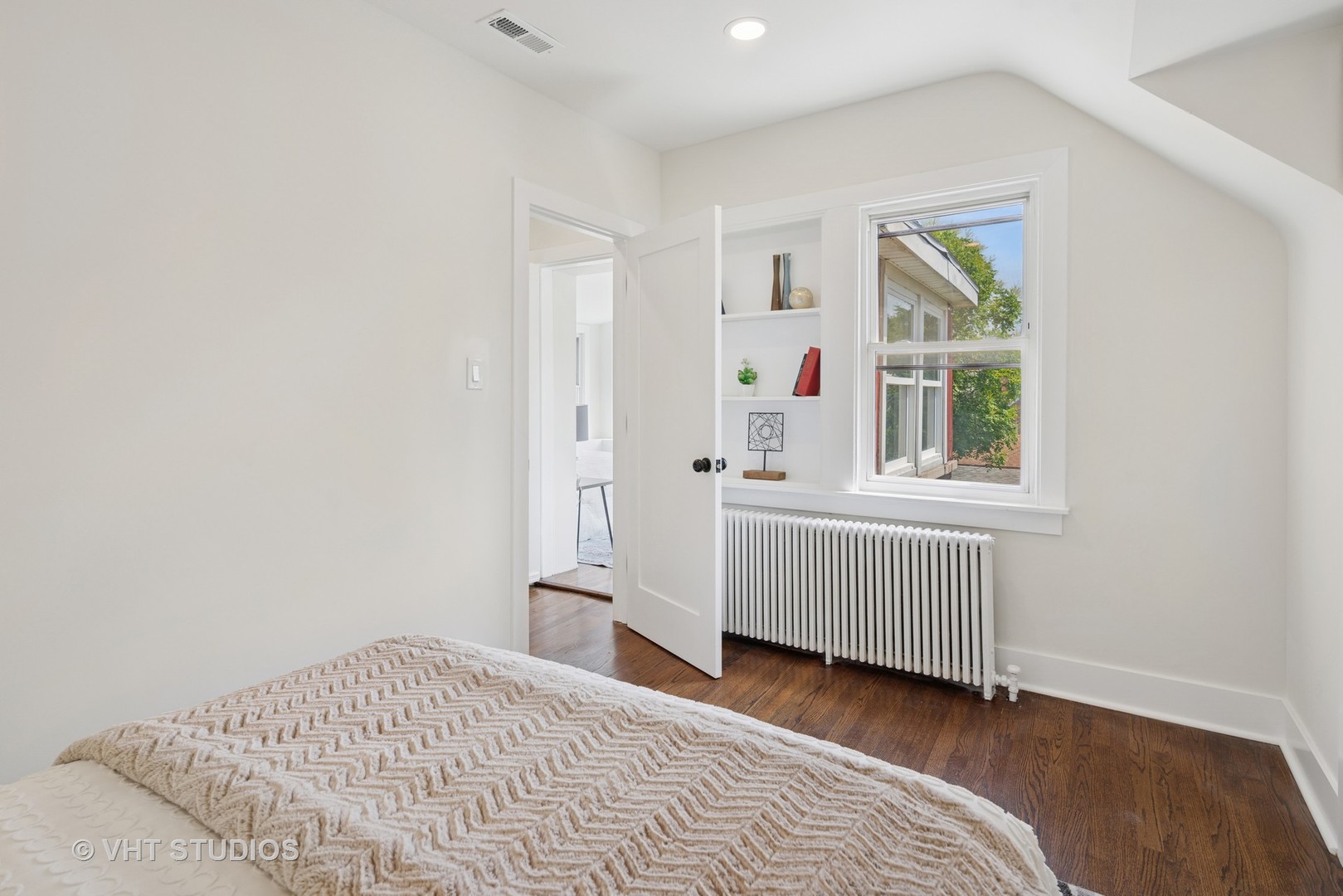 5945 W Cornelia Avenue