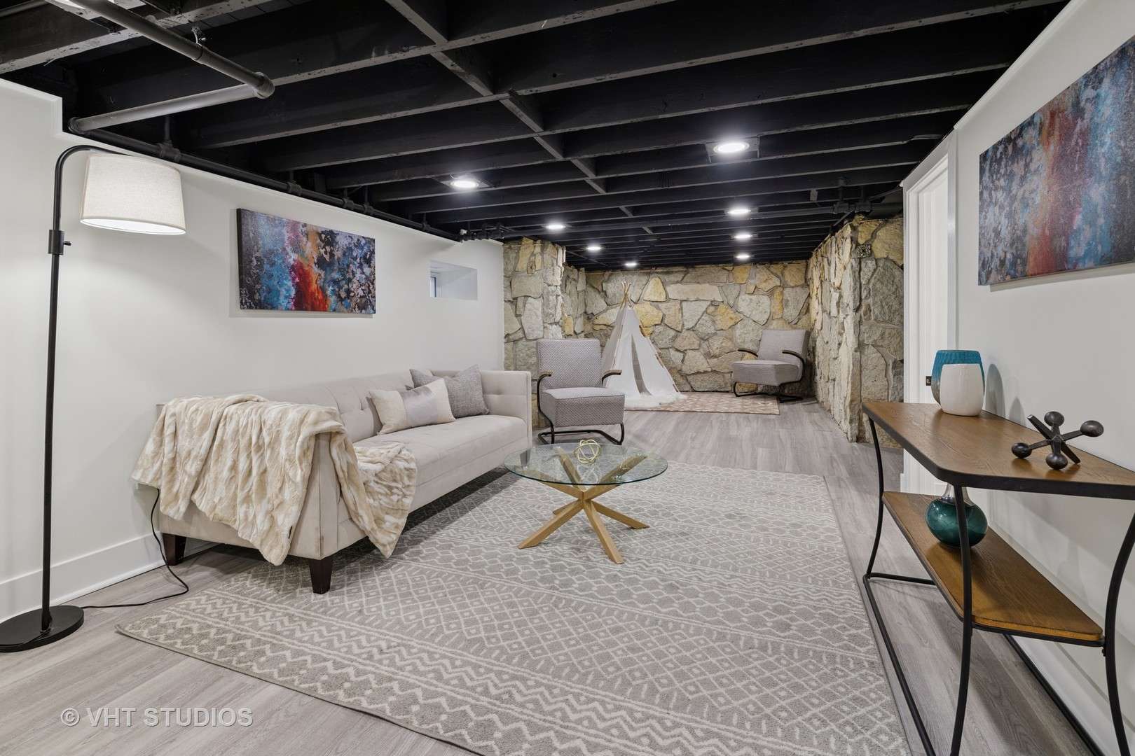 5945 W Cornelia Avenue