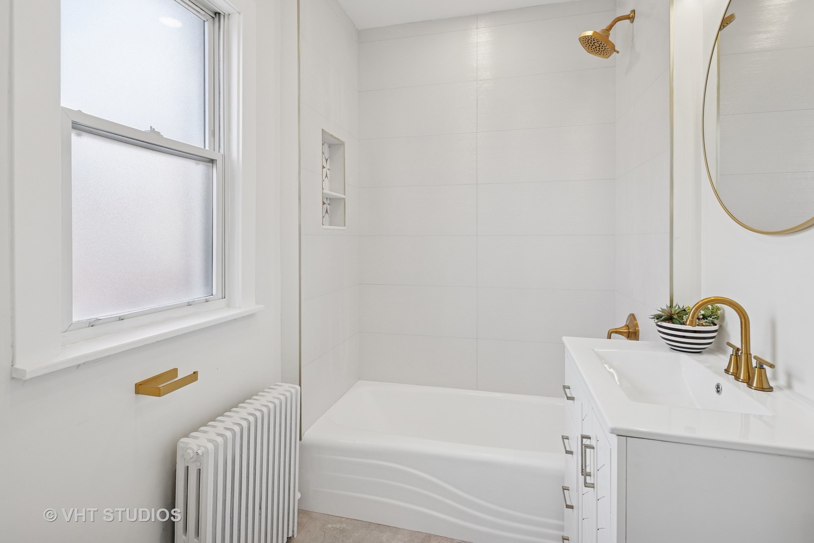 5945 W Cornelia Avenue