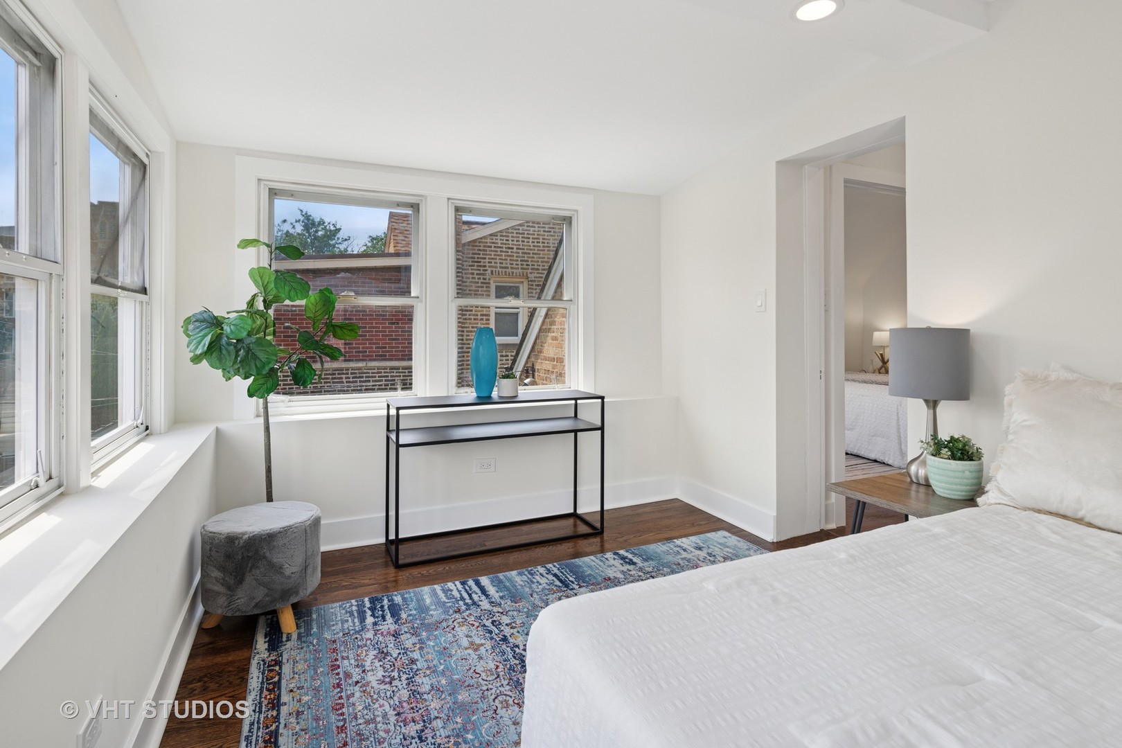 5945 W Cornelia Avenue