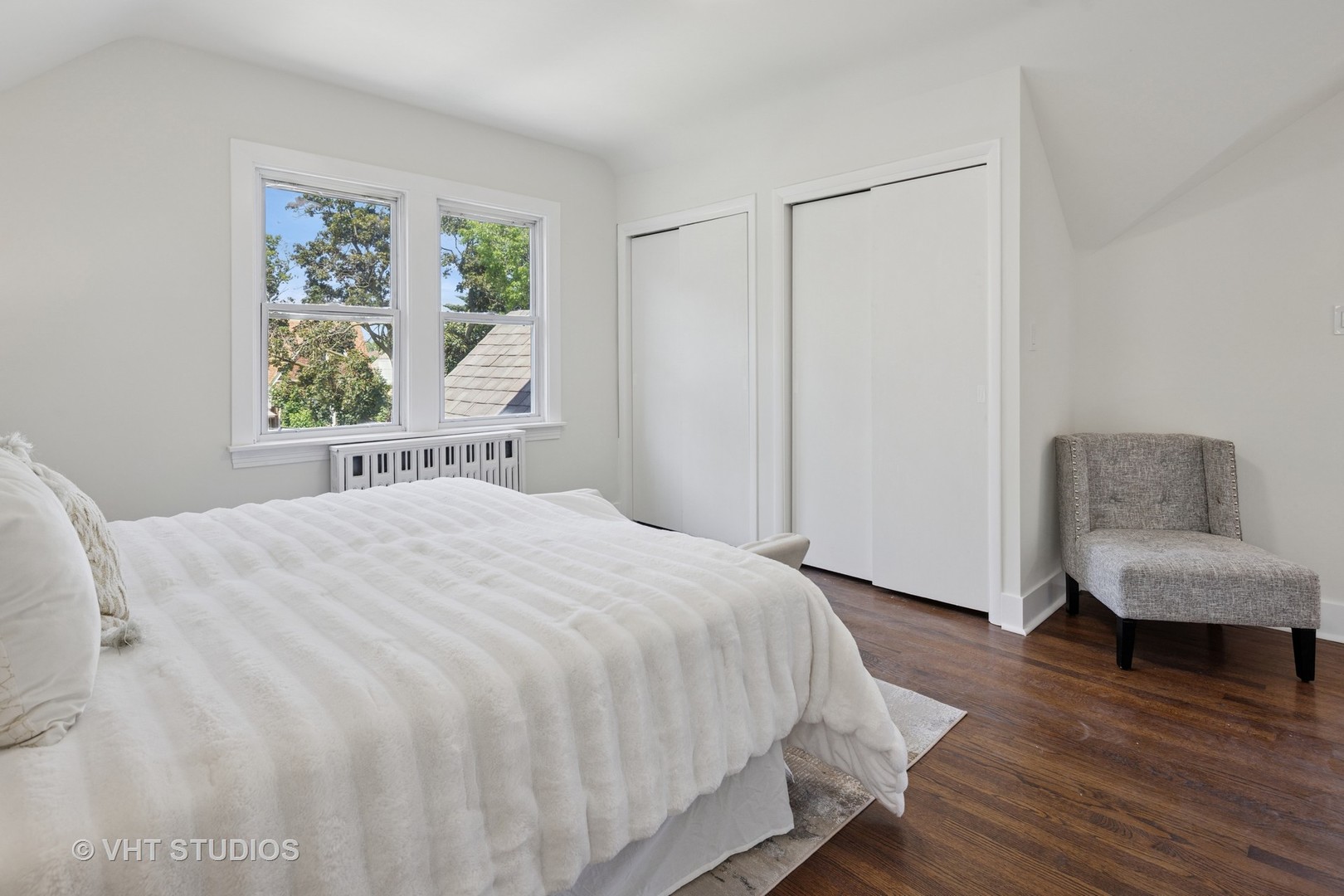 5945 W Cornelia Avenue