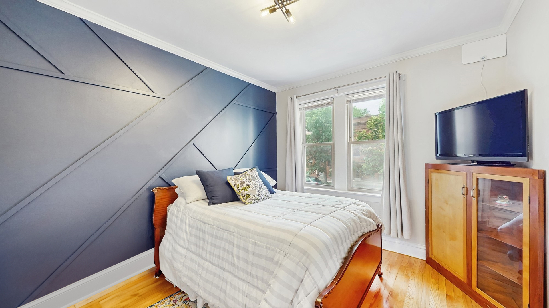 3253 W LELAND Avenue Unit: 2