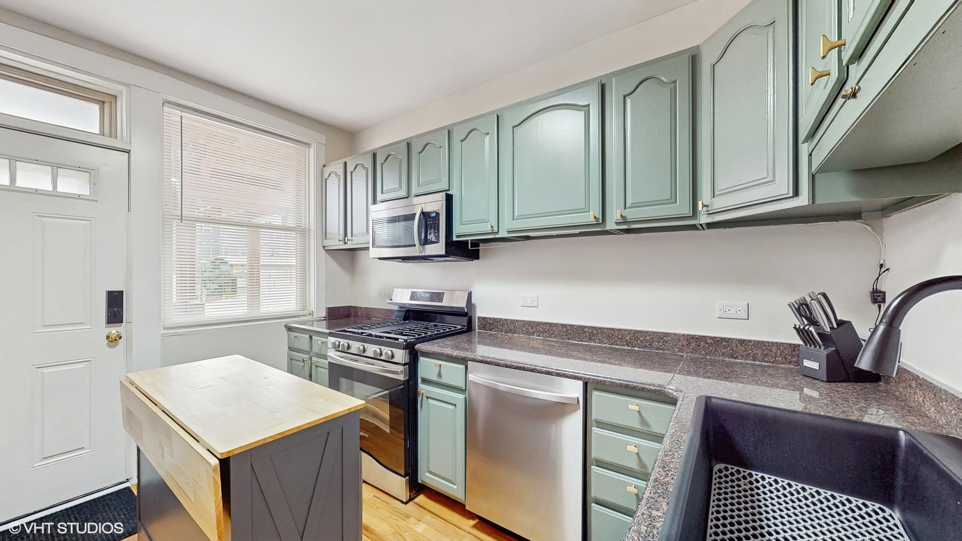 3253 W LELAND Avenue Unit: 2