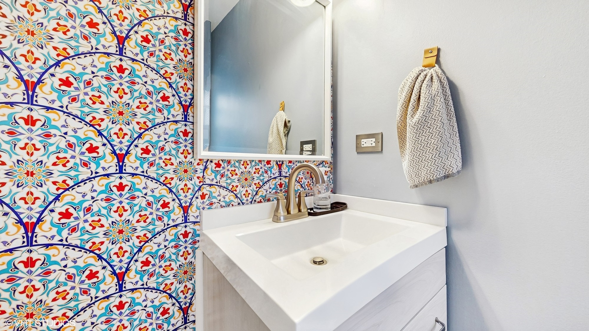 3253 W LELAND Avenue Unit: 2