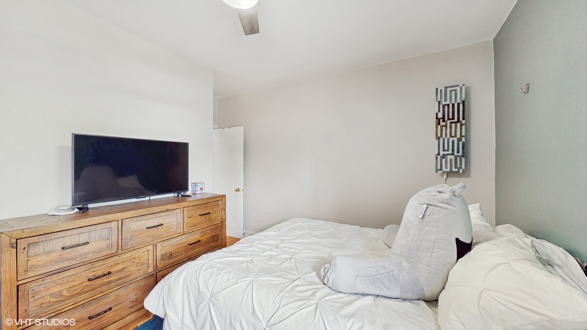 3253 W LELAND Avenue Unit: 2