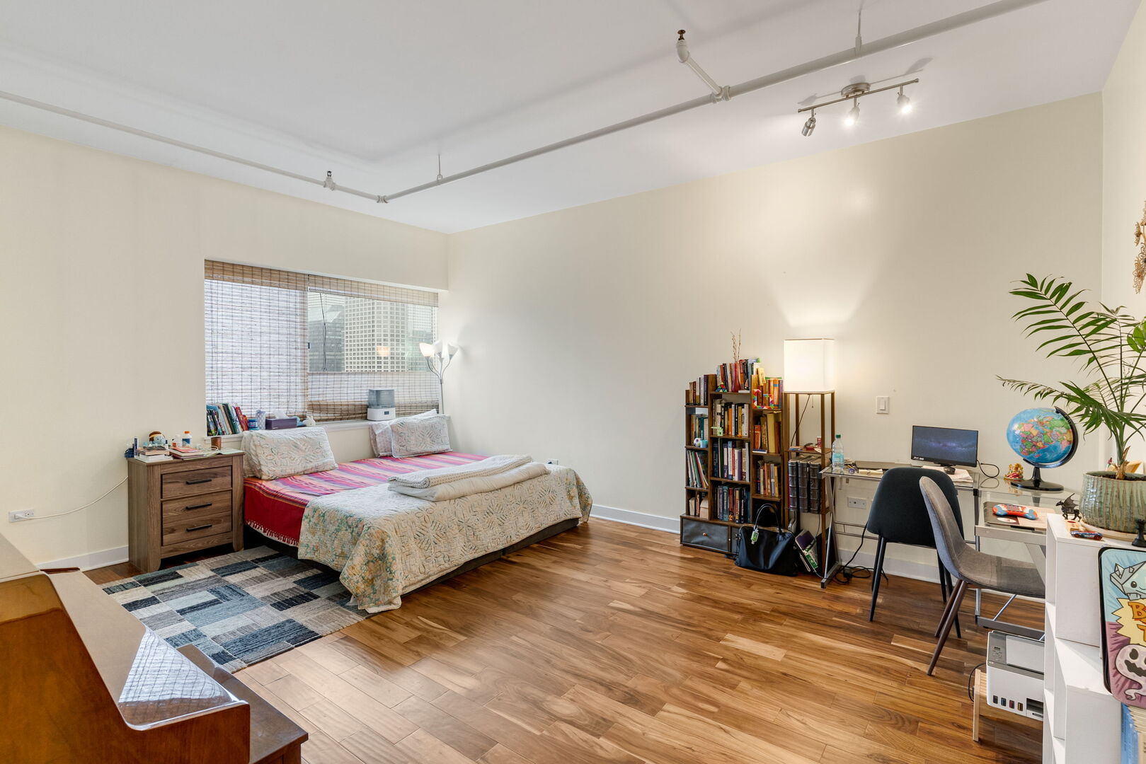 737 W Washington Boulevard Unit: 1204