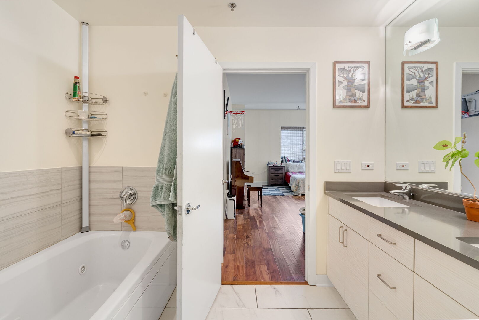 737 W Washington Boulevard Unit: 1204