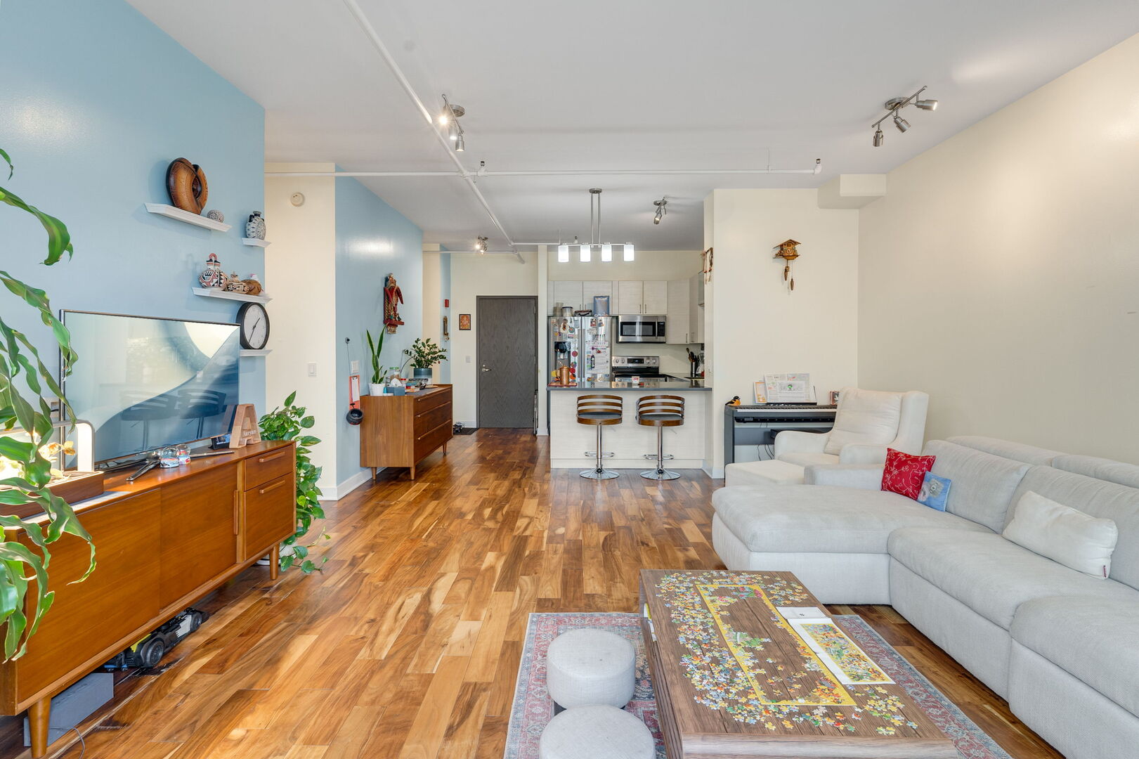 737 W Washington Boulevard Unit: 1204