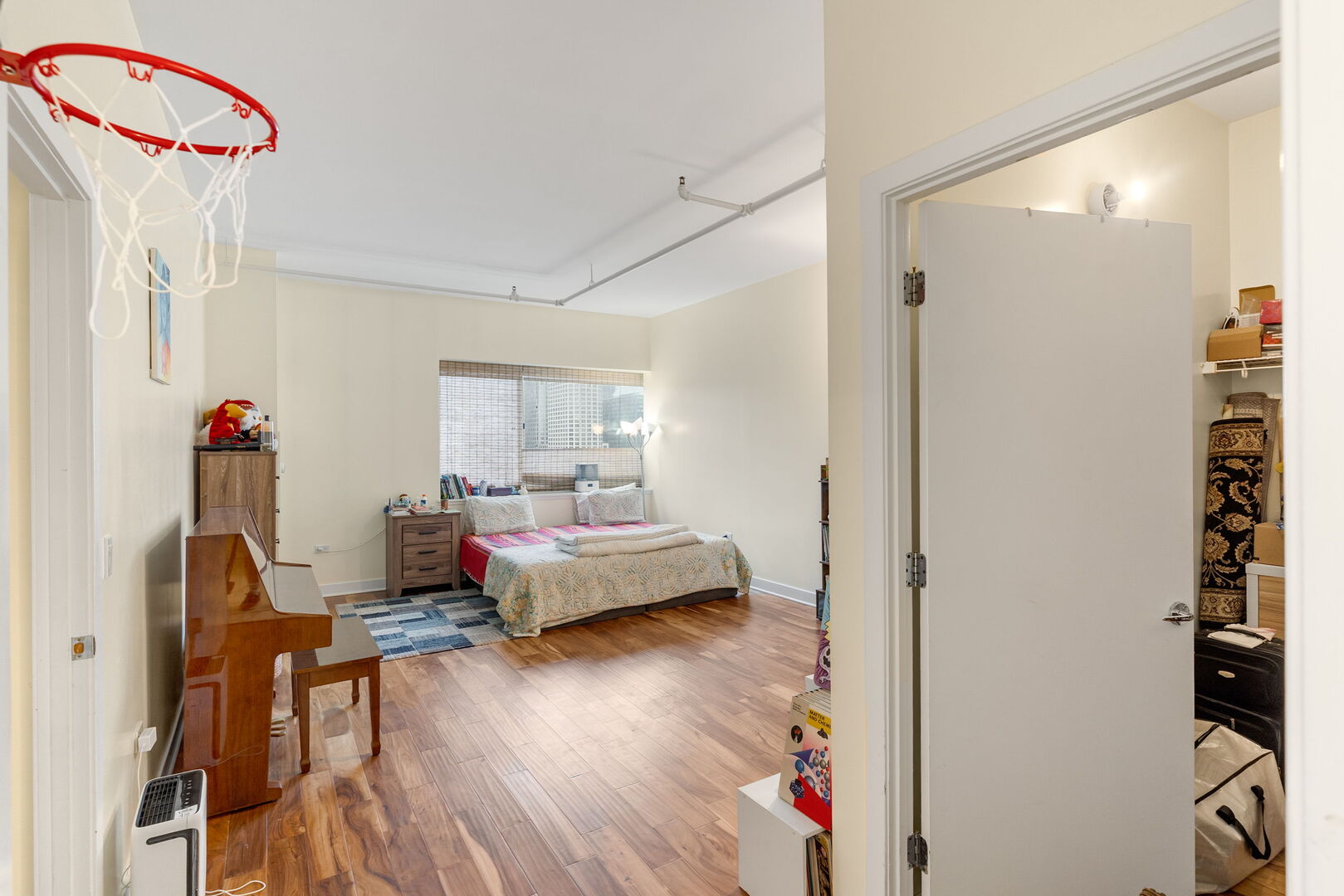 737 W Washington Boulevard Unit: 1204