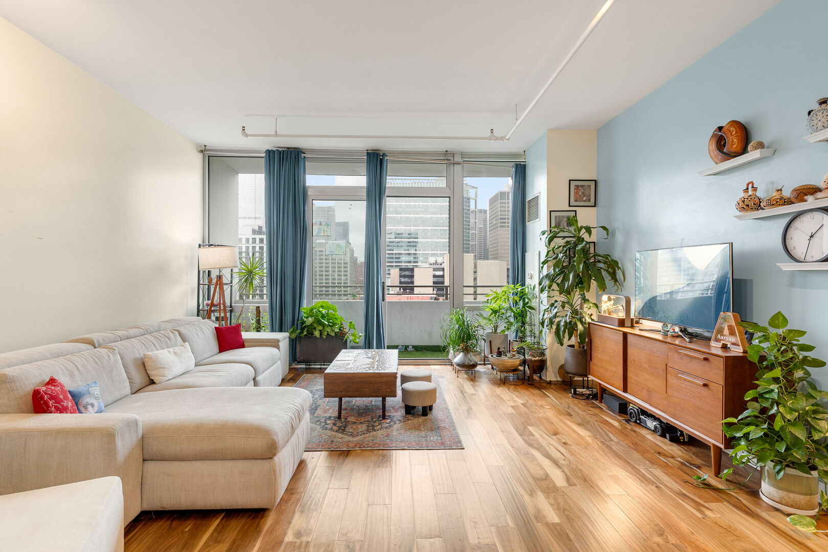 737 W Washington Boulevard Unit: 1204
