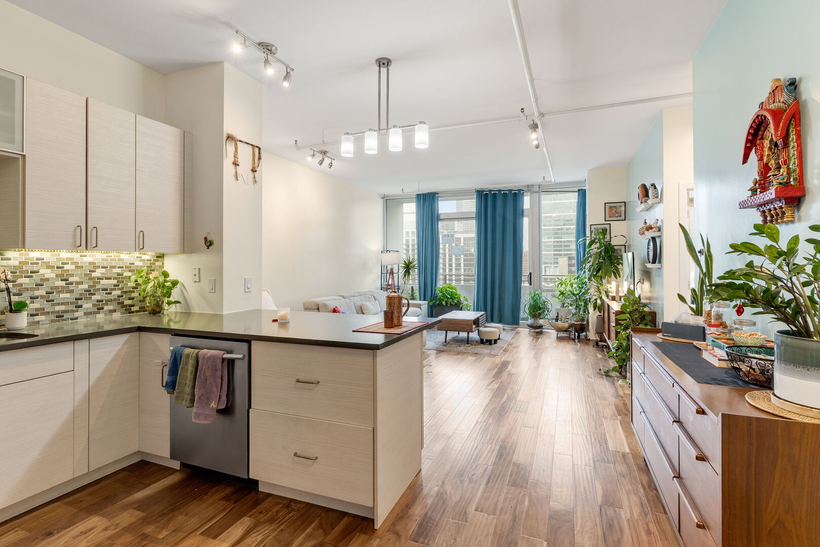 737 W Washington Boulevard Unit: 1204