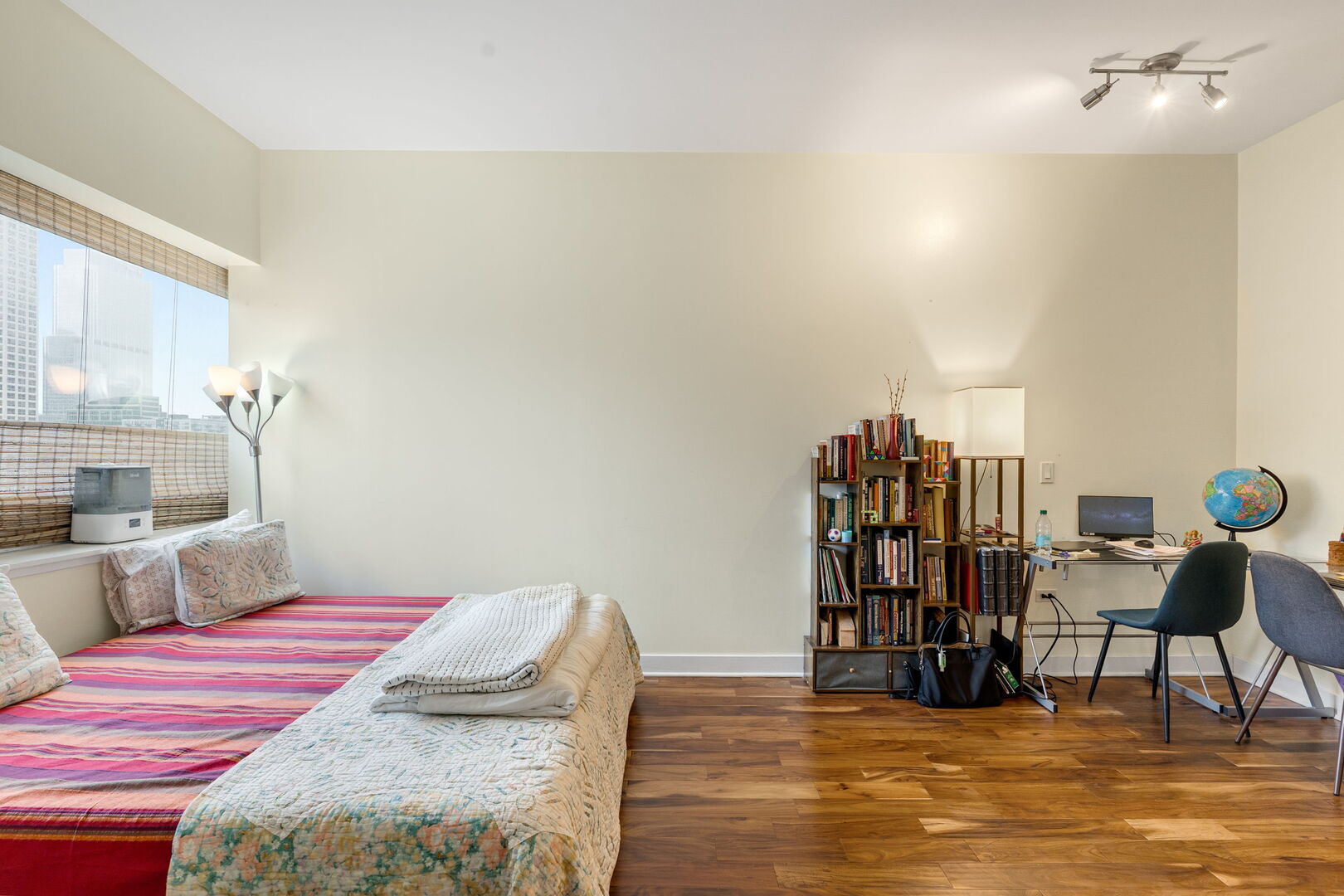 737 W Washington Boulevard Unit: 1204