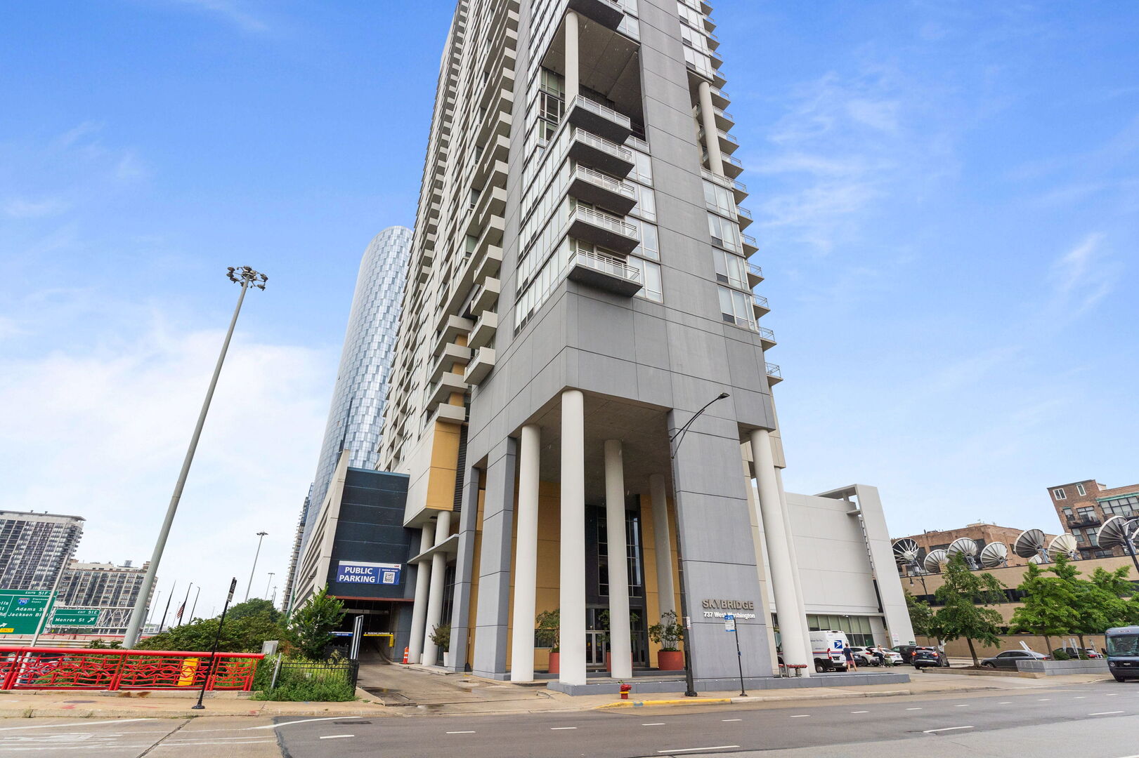 737 W Washington Boulevard Unit: 1204