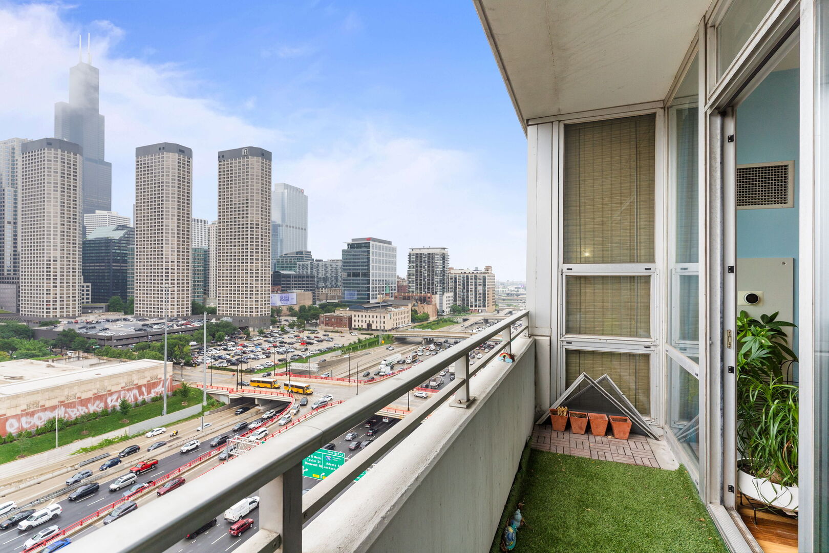 737 W Washington Boulevard Unit: 1204