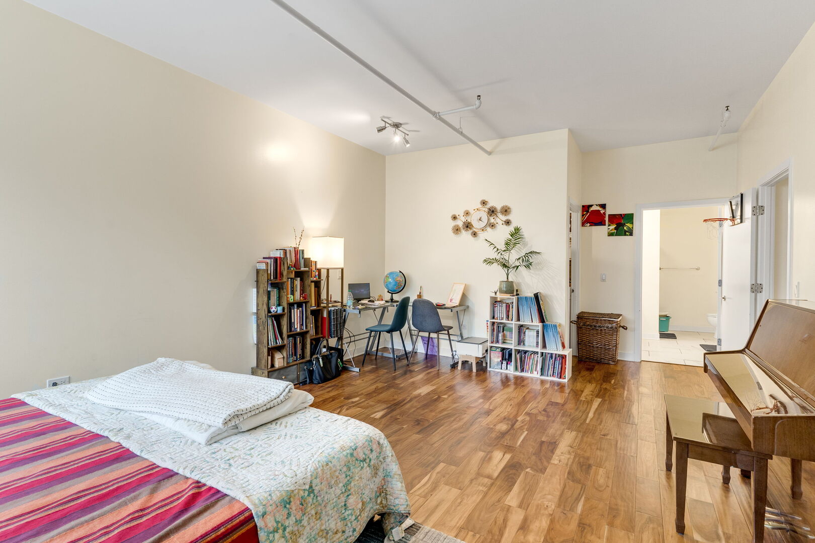 737 W Washington Boulevard Unit: 1204