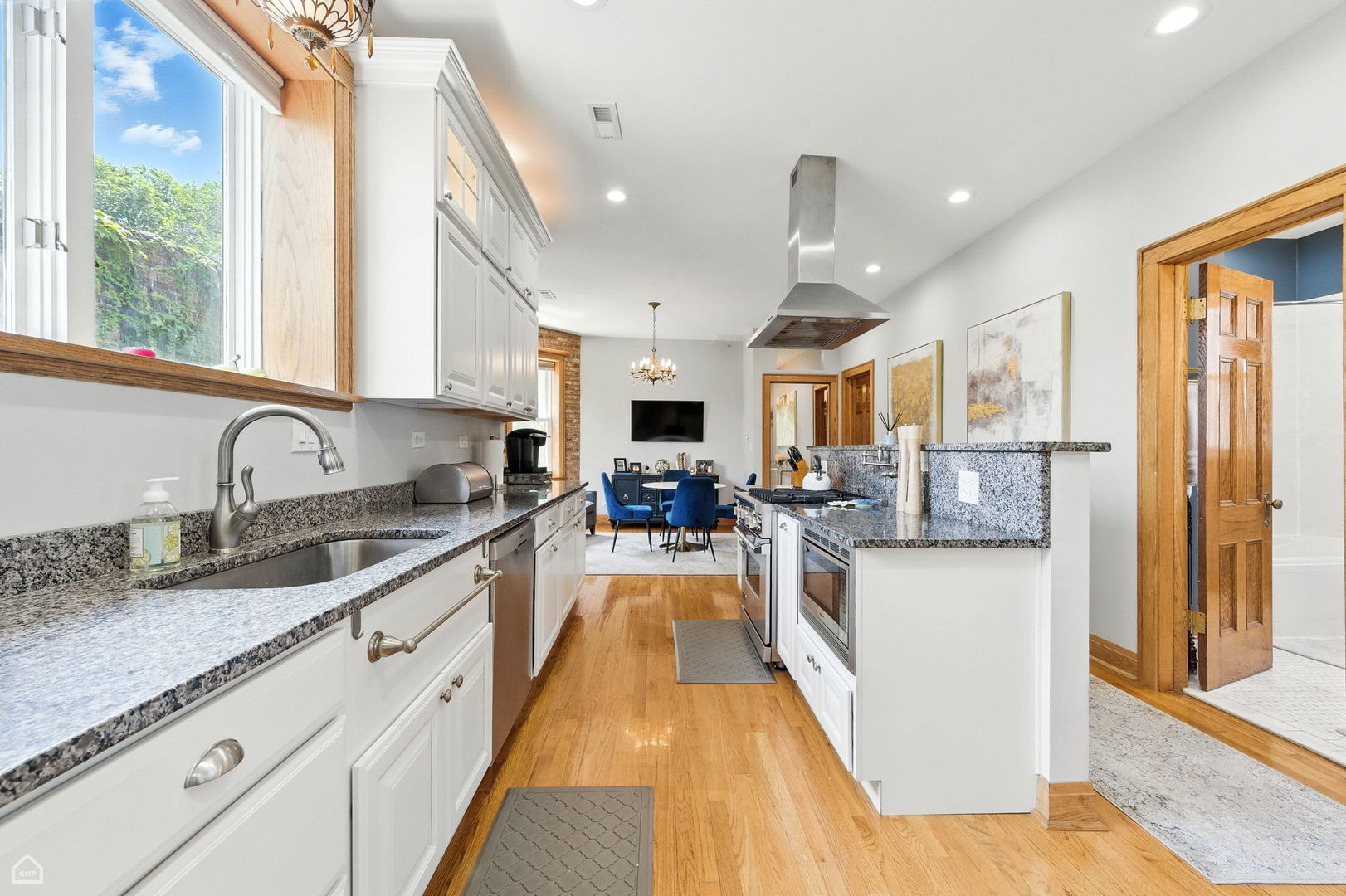 3114 W Palmer Boulevard