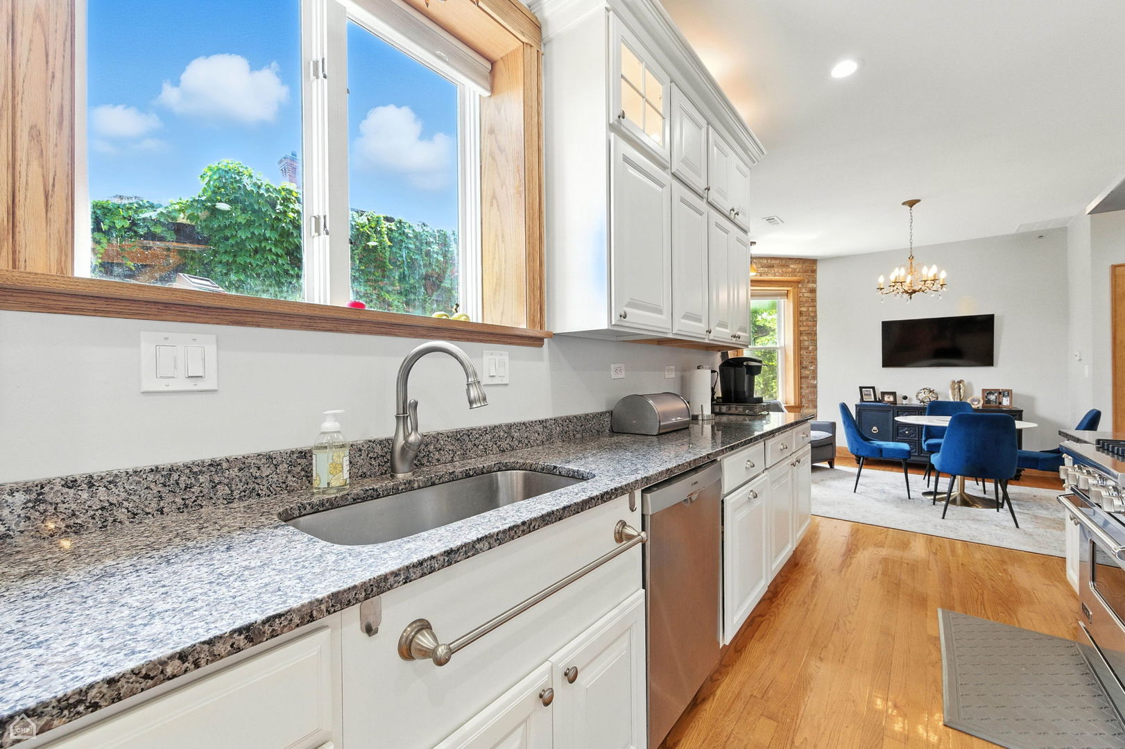 3114 W Palmer Boulevard