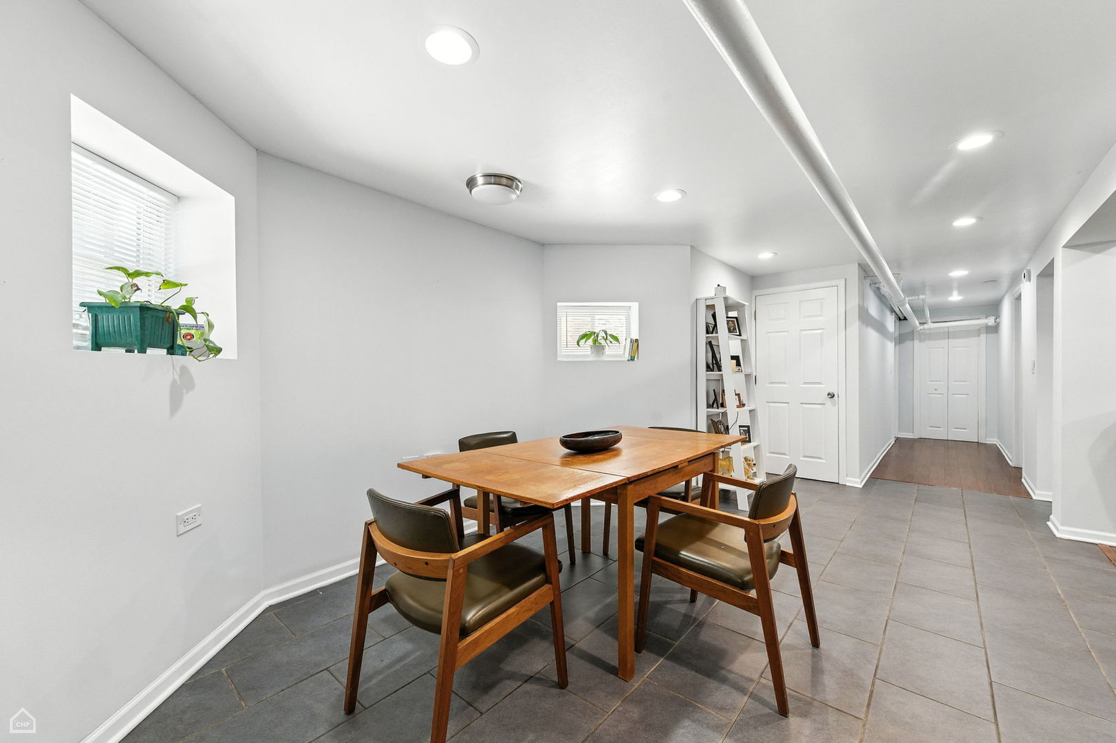 3114 W Palmer Boulevard