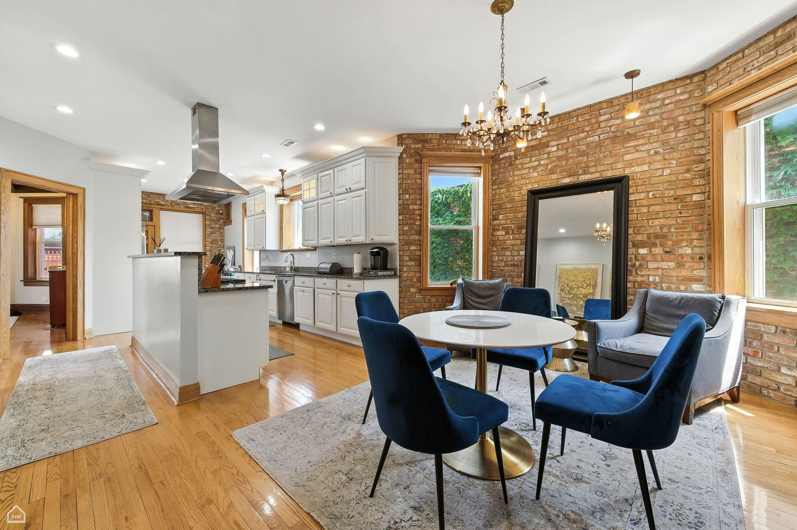 3114 W Palmer Boulevard