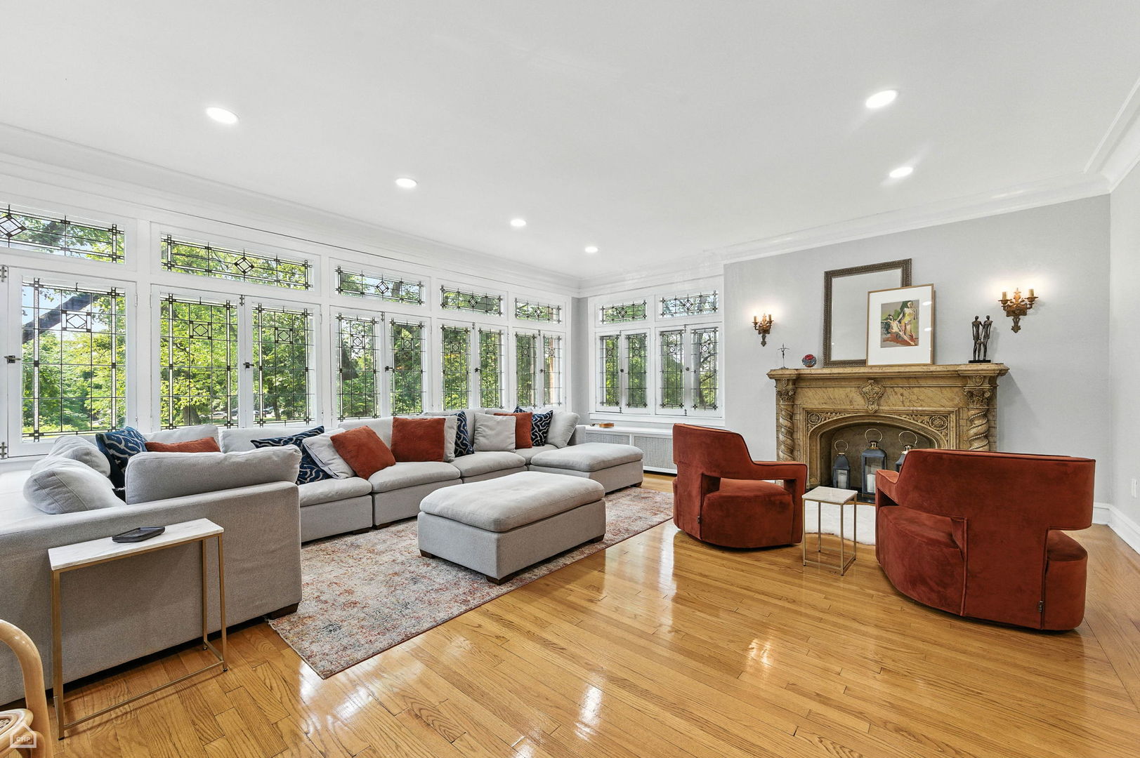 3114 W Palmer Boulevard