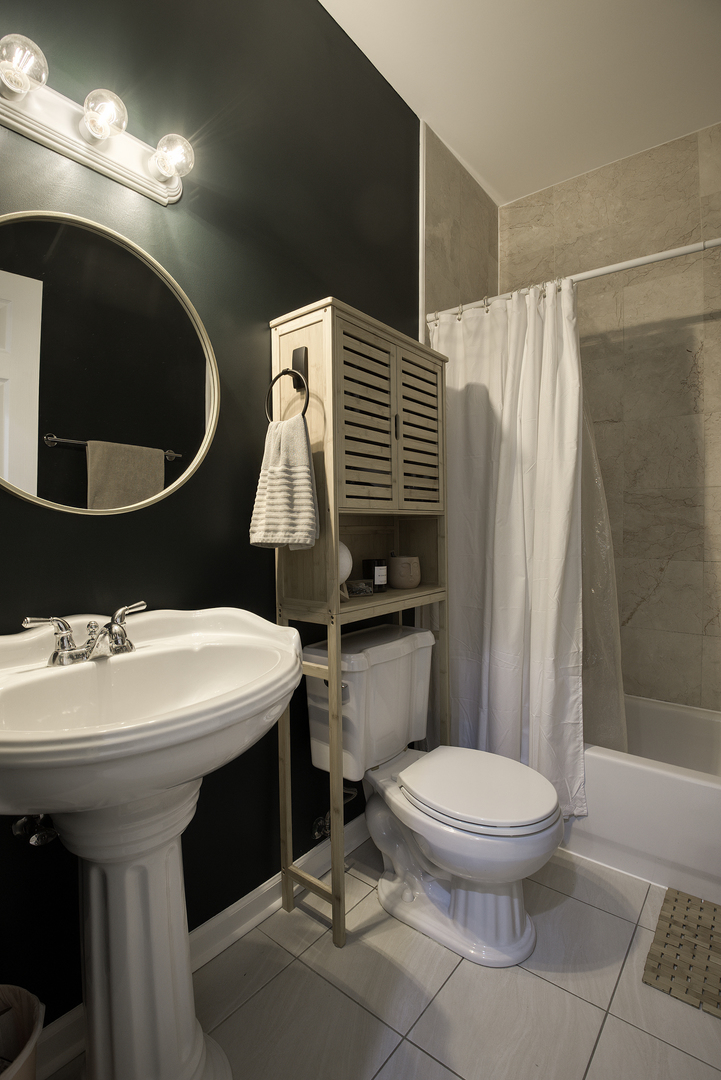 5224 N Winthrop Avenue Unit: 3B