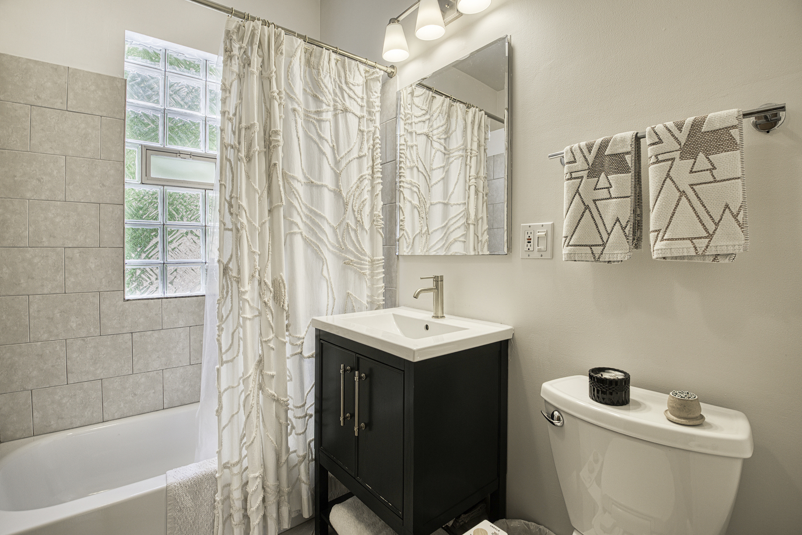 4316 N Albany Avenue Unit: 1