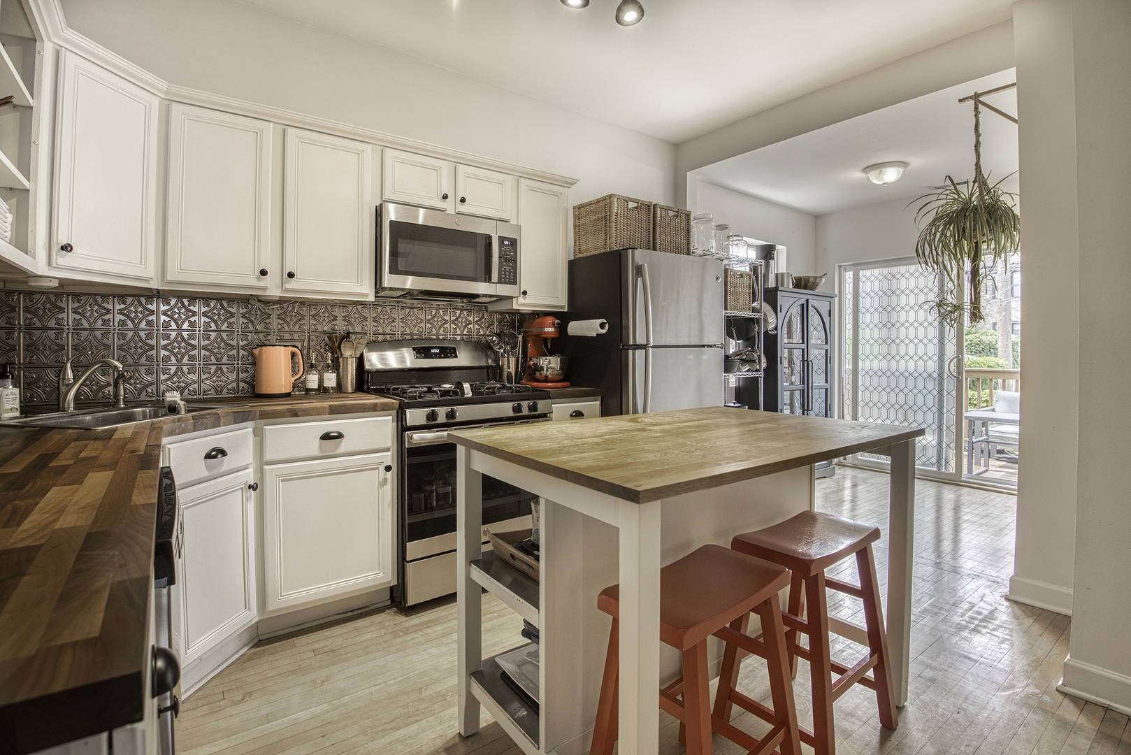 4316 N Albany Avenue Unit: 1