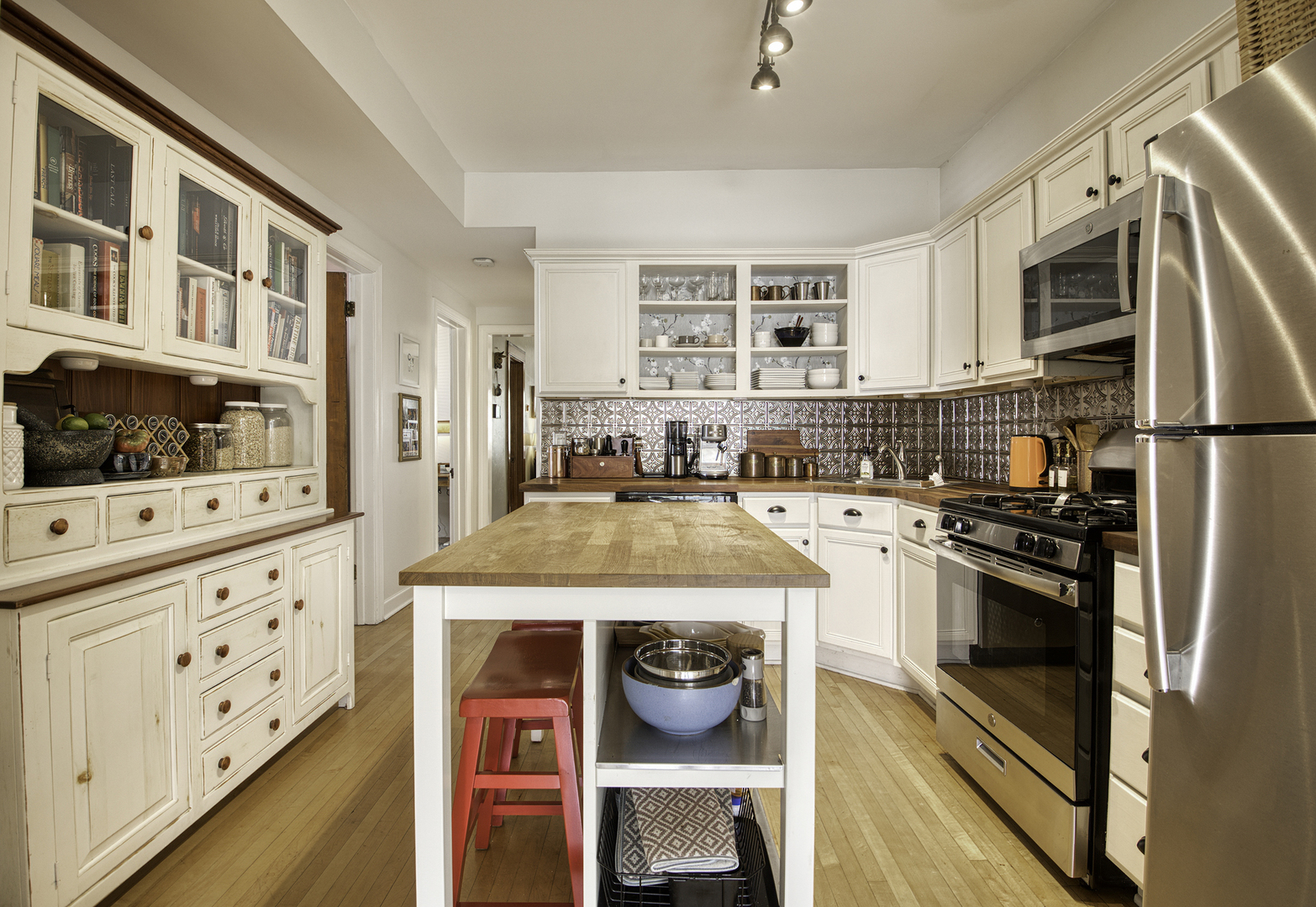 4316 N Albany Avenue Unit: 1