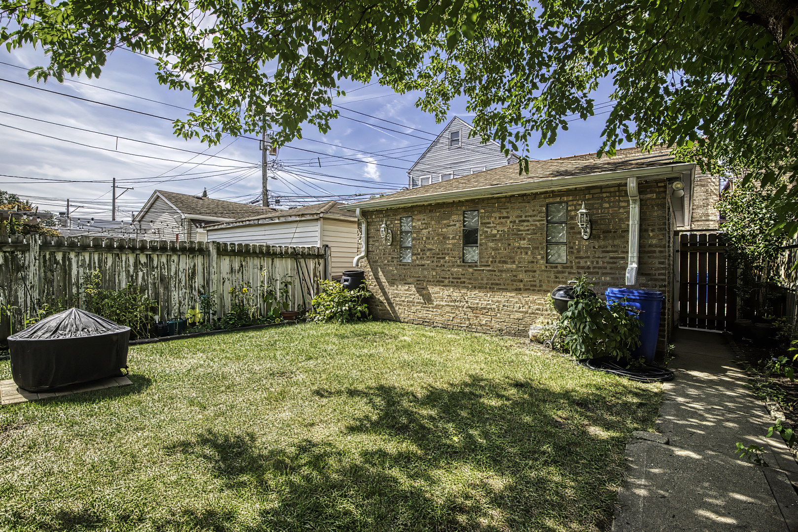 3752 N Albany Avenue