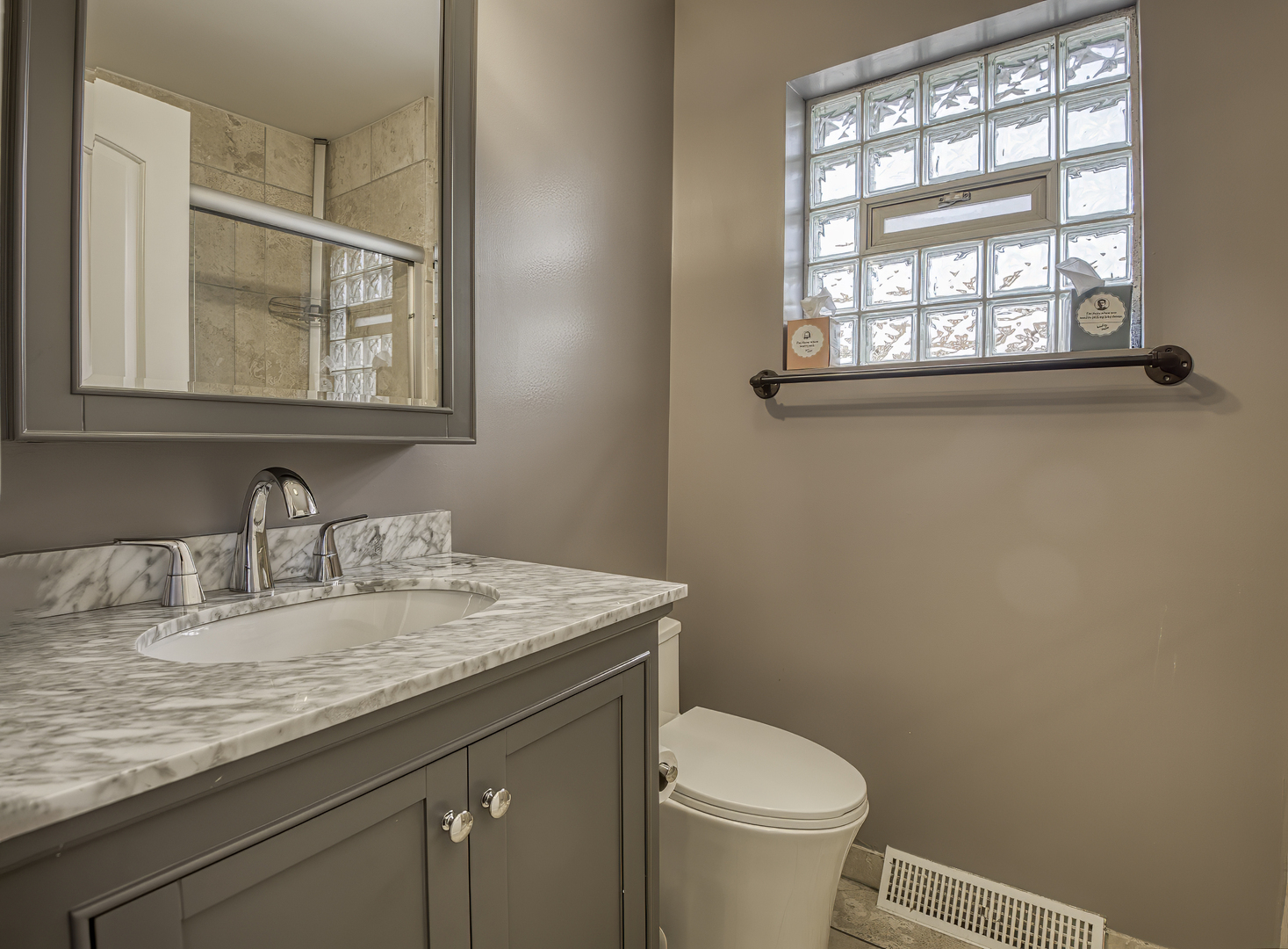 3752 N Albany Avenue