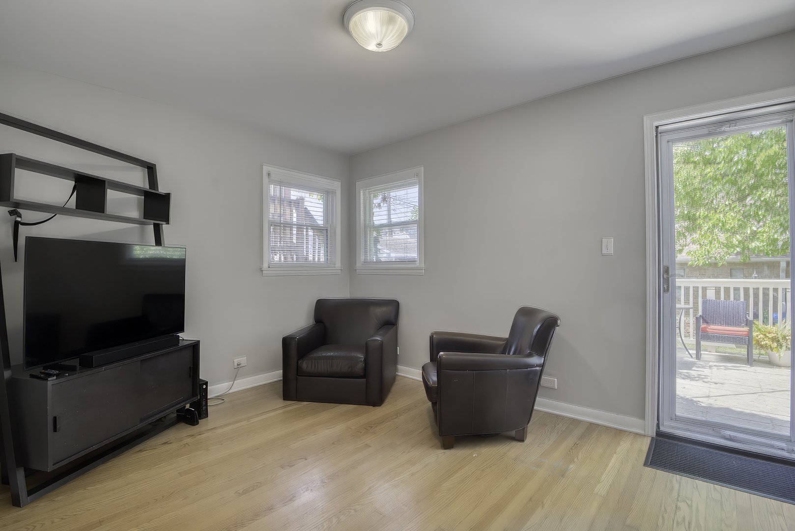 3752 N Albany Avenue