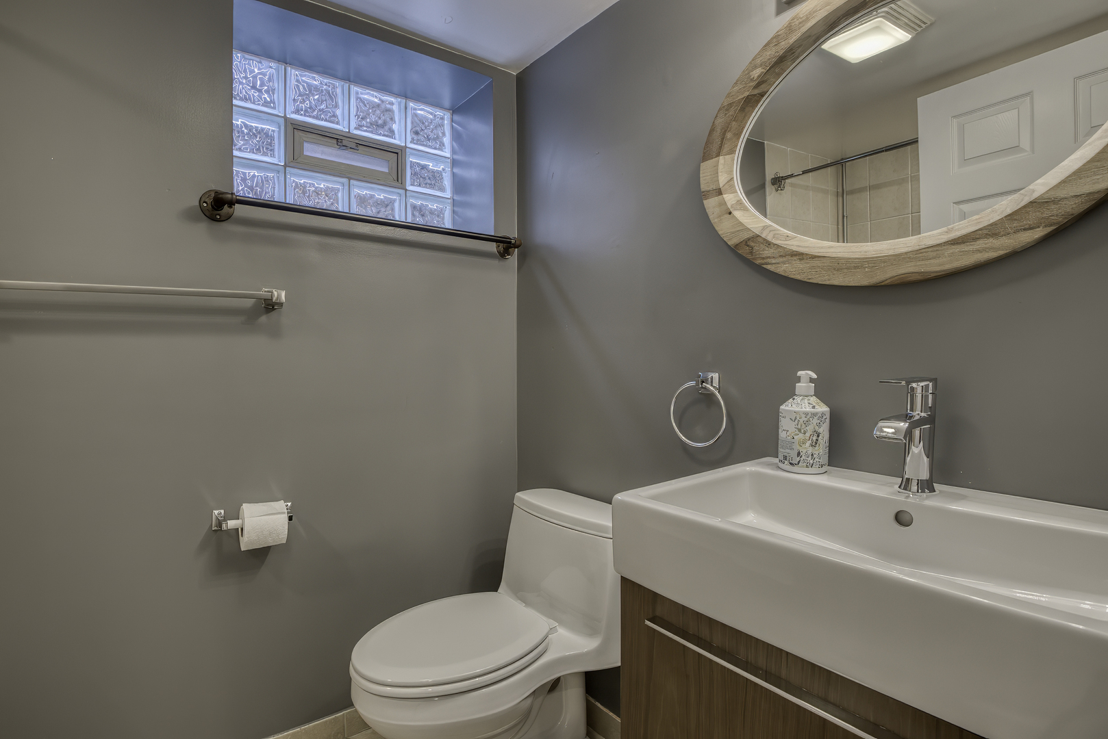 3752 N Albany Avenue