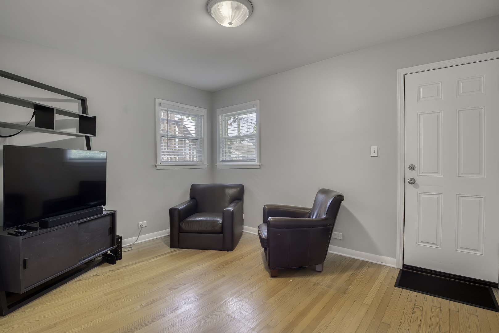 3752 N Albany Avenue