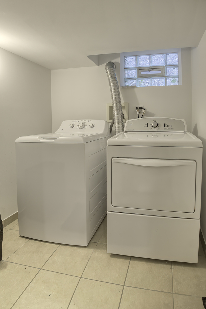 3752 N Albany Avenue