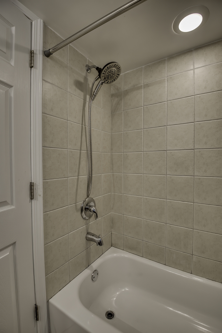 3752 N Albany Avenue