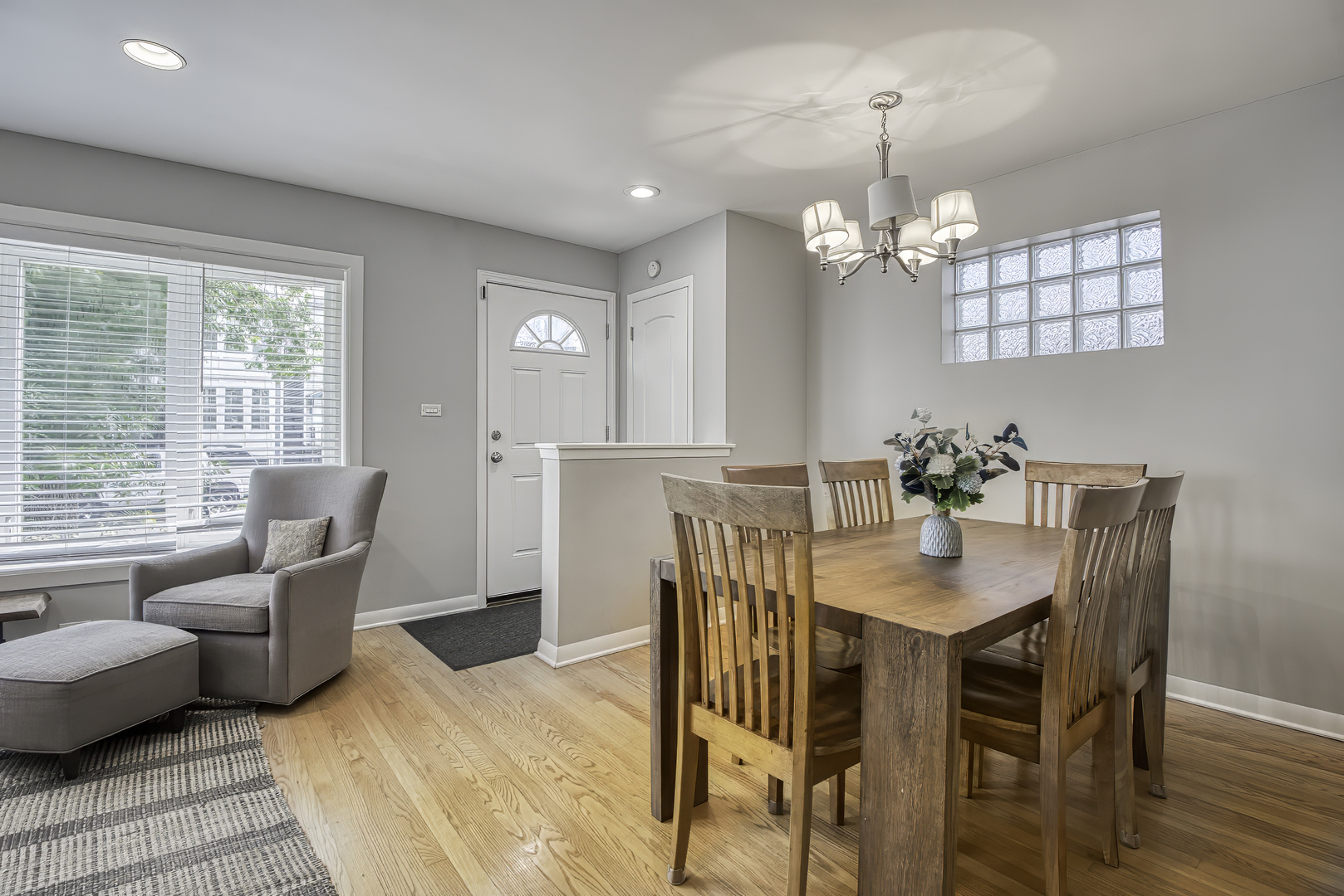 3752 N Albany Avenue