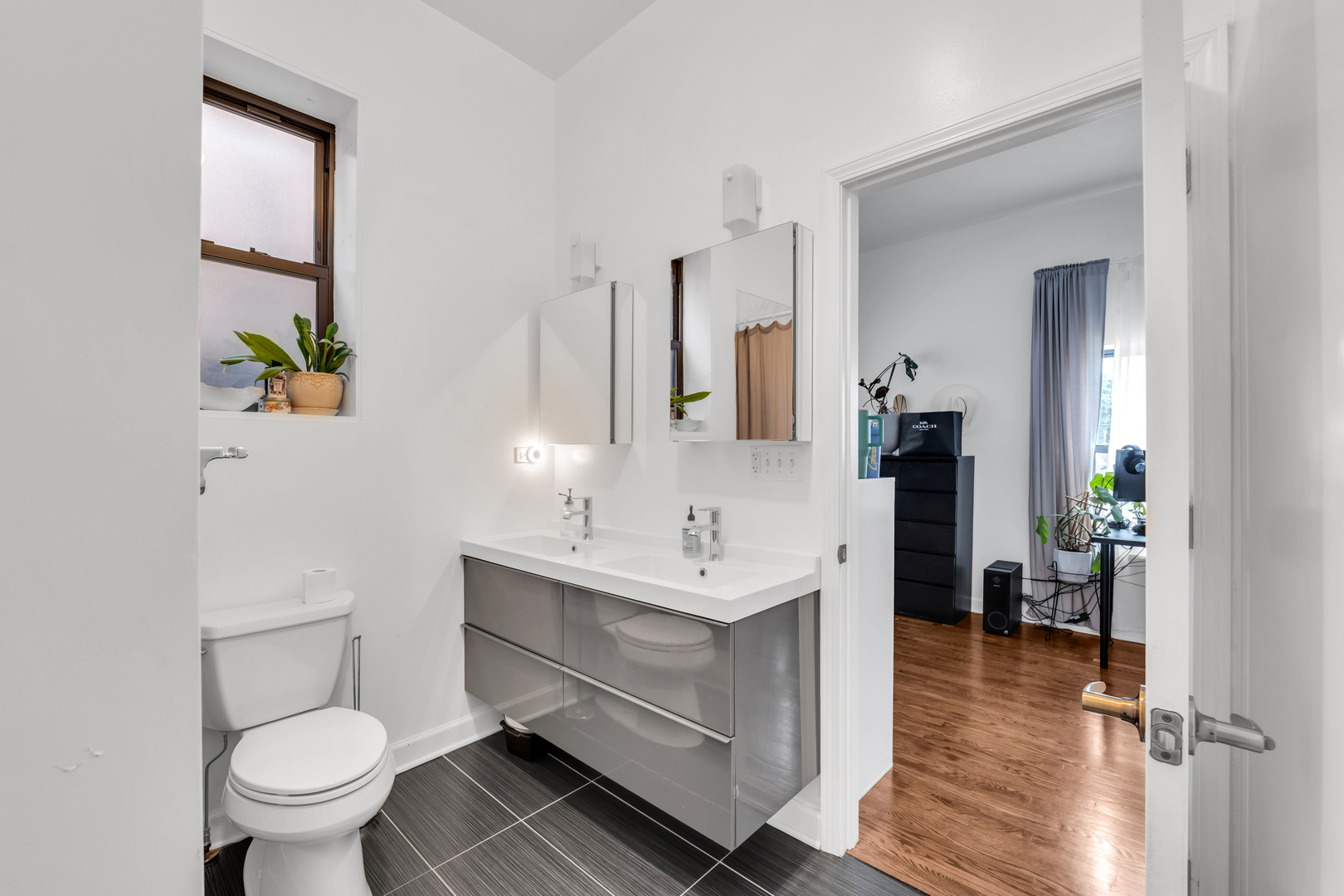 3529 W Le Moyne Street