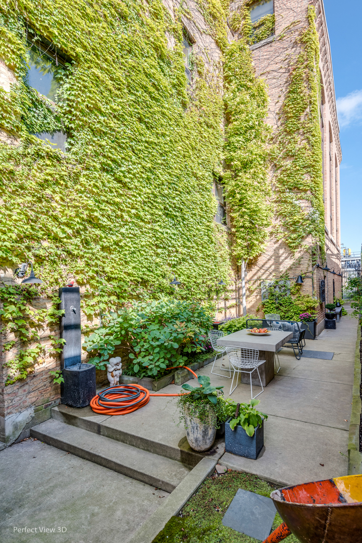 1128 W Ardmore Avenue Unit: 1