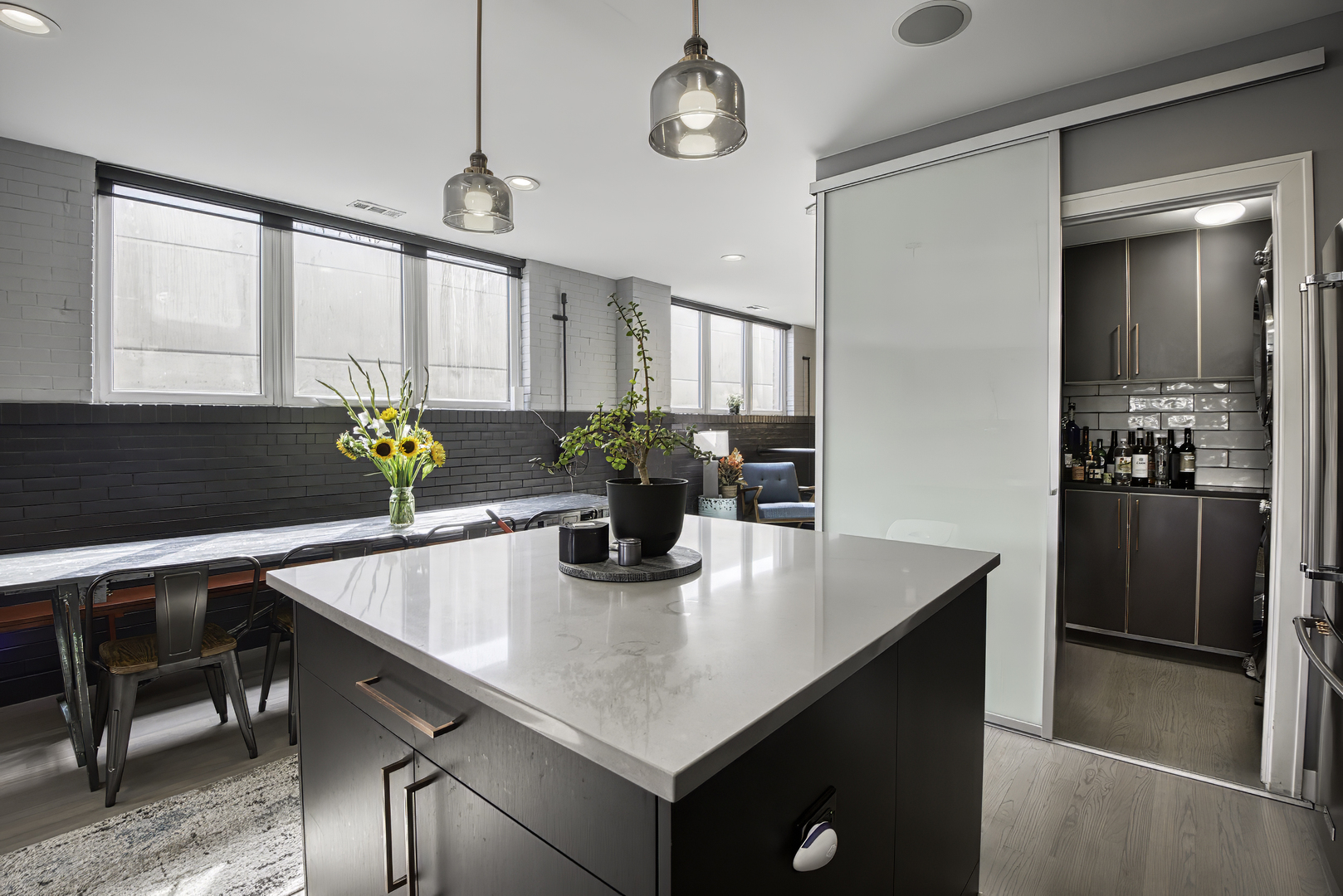 1128 W Ardmore Avenue Unit: 1