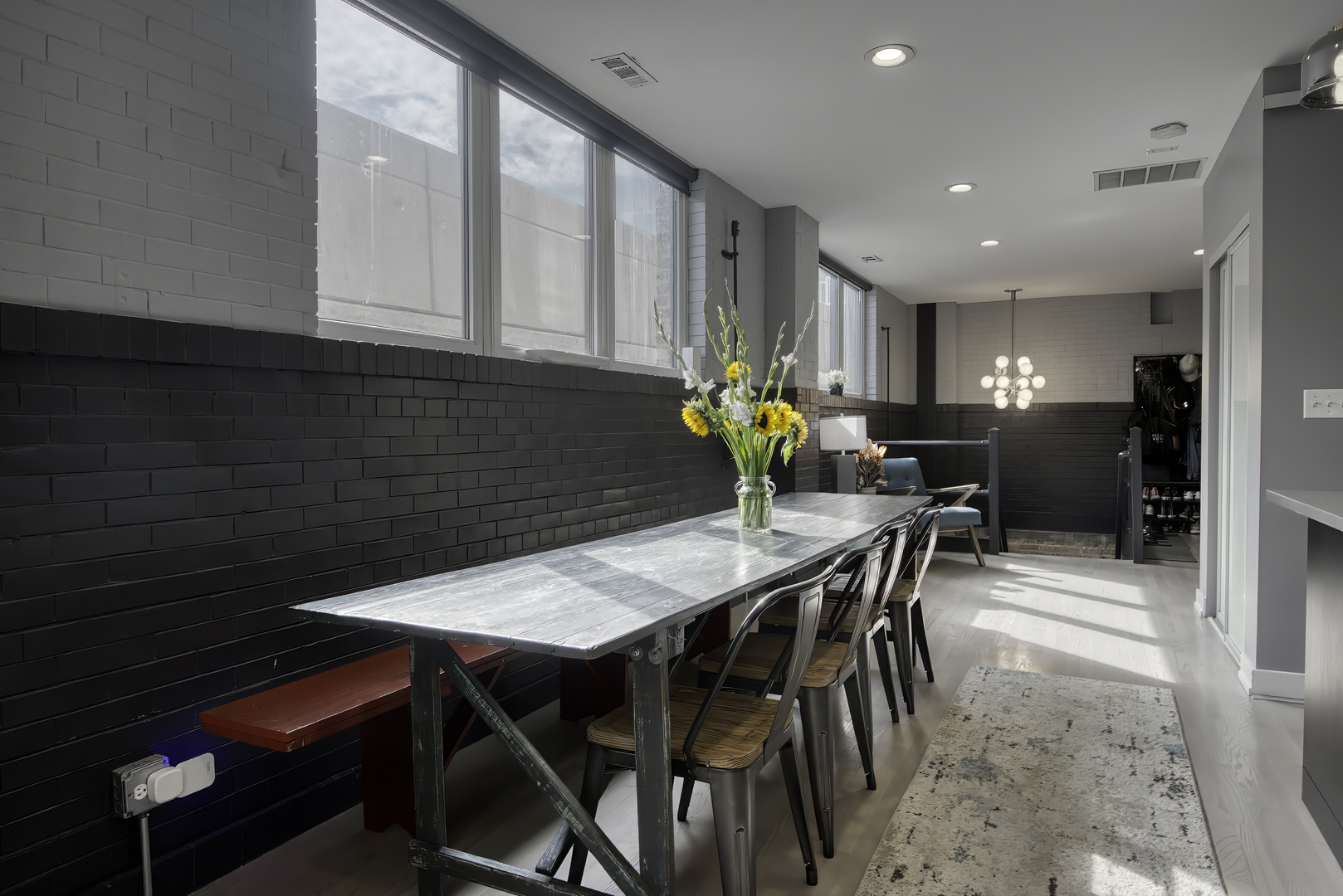 1128 W Ardmore Avenue Unit: 1