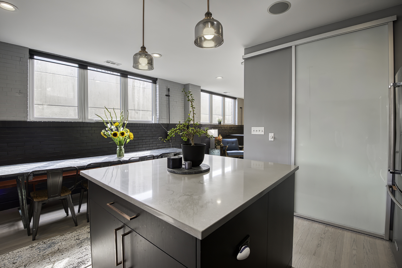 1128 W Ardmore Avenue Unit: 1