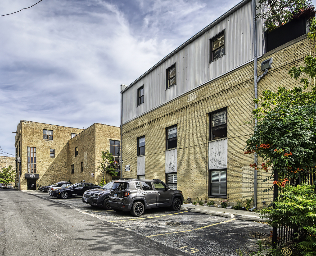 1128 W Ardmore Avenue Unit: 1