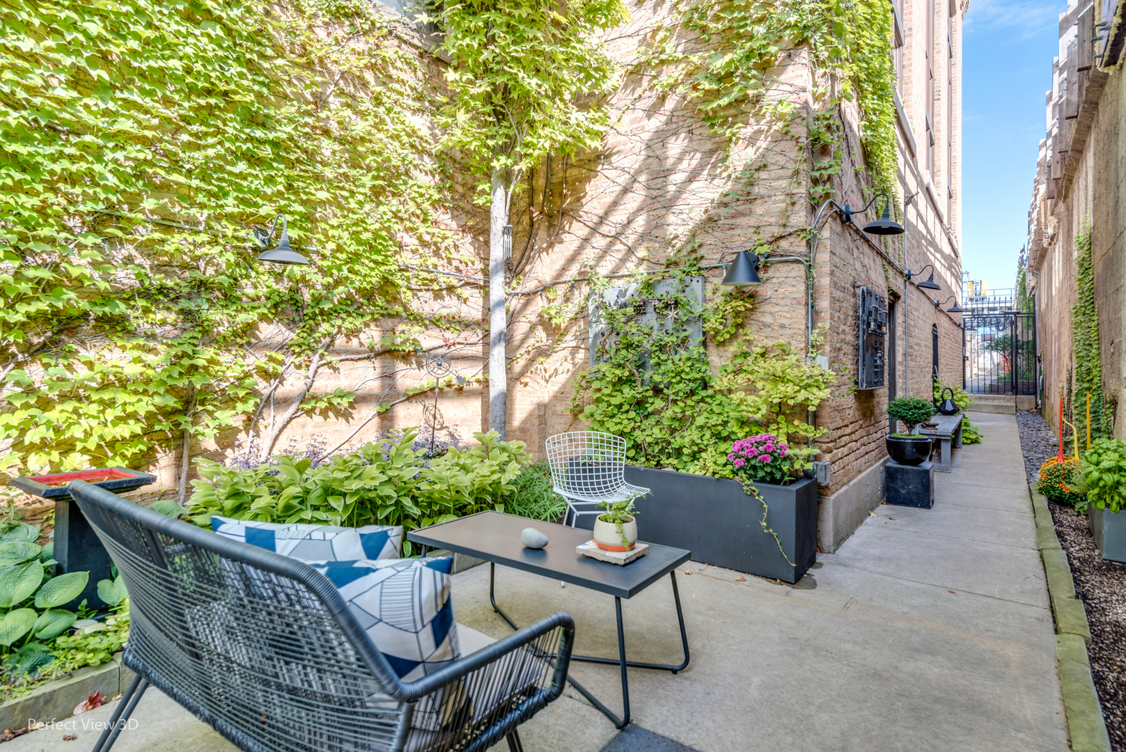 1128 W Ardmore Avenue Unit: 1