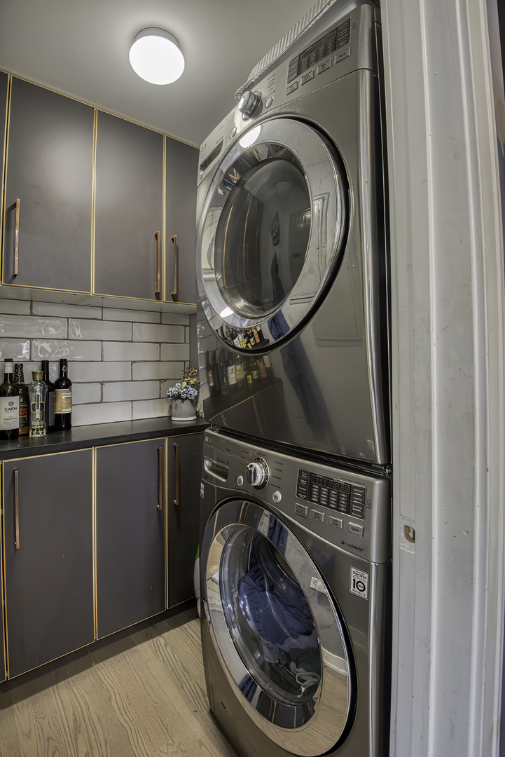 1128 W Ardmore Avenue Unit: 1