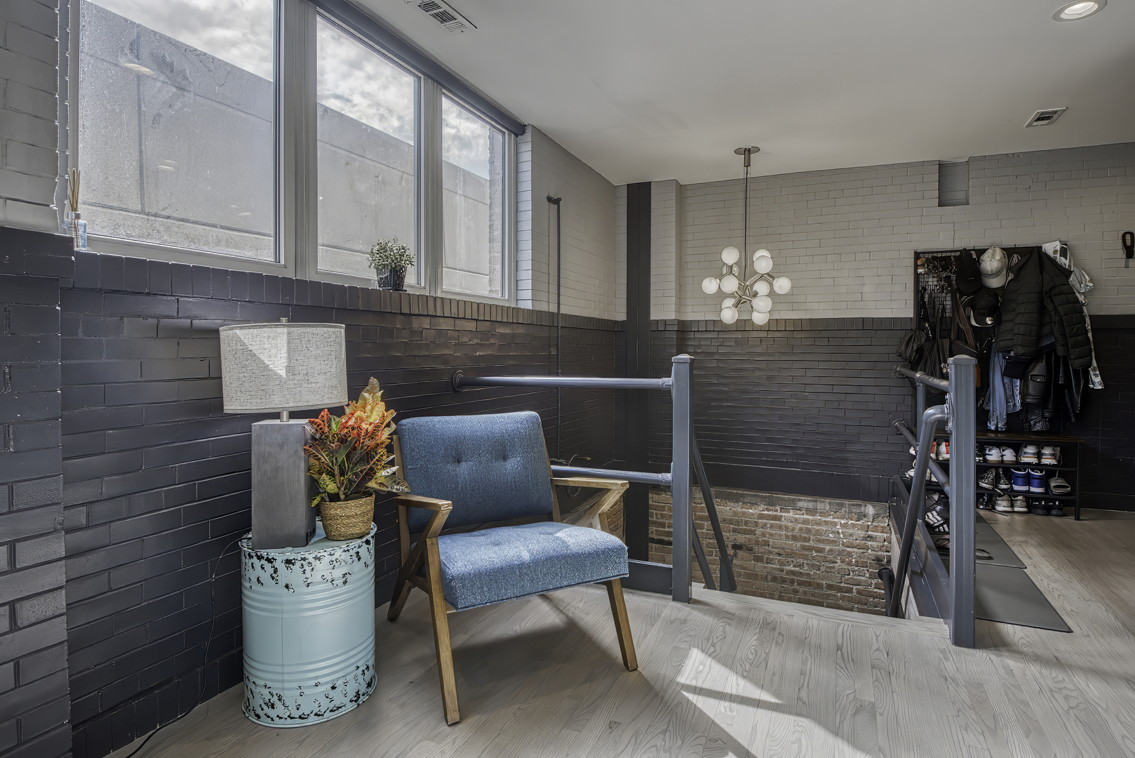 1128 W Ardmore Avenue Unit: 1