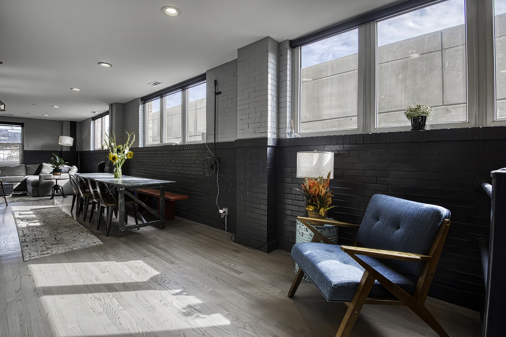 1128 W Ardmore Avenue Unit: 1