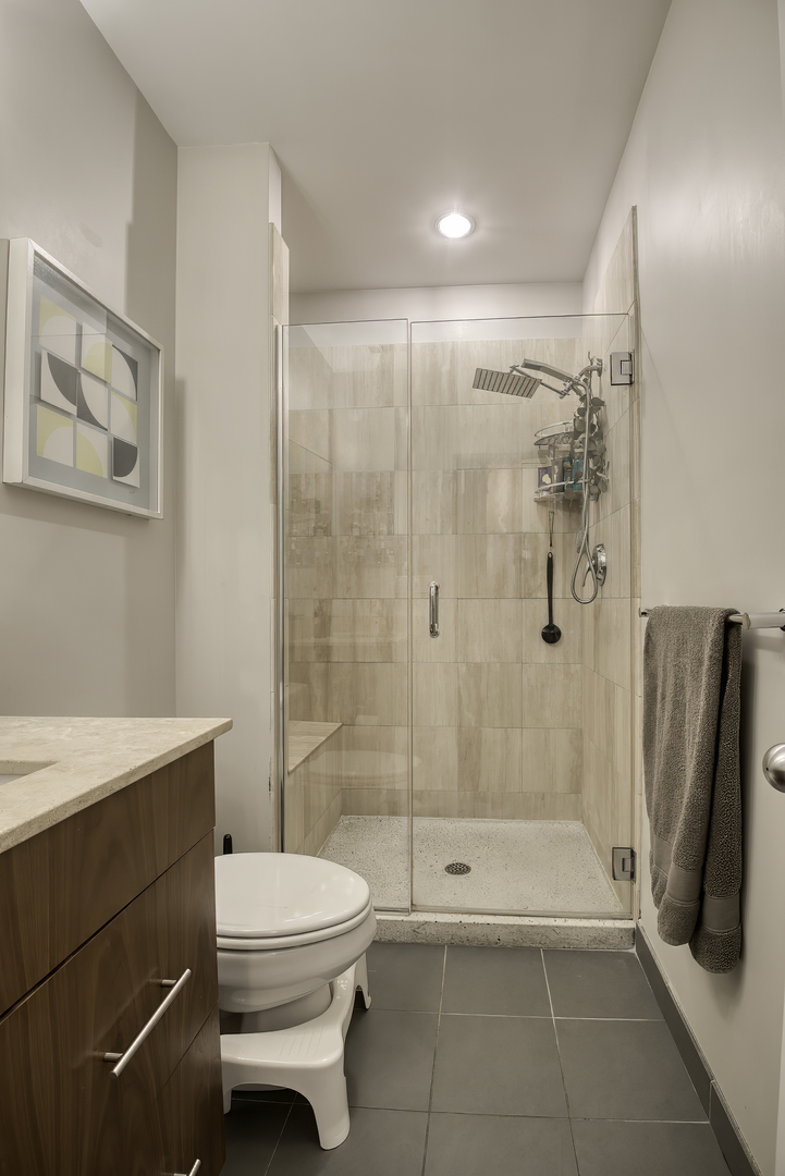 1128 W Ardmore Avenue Unit: 1