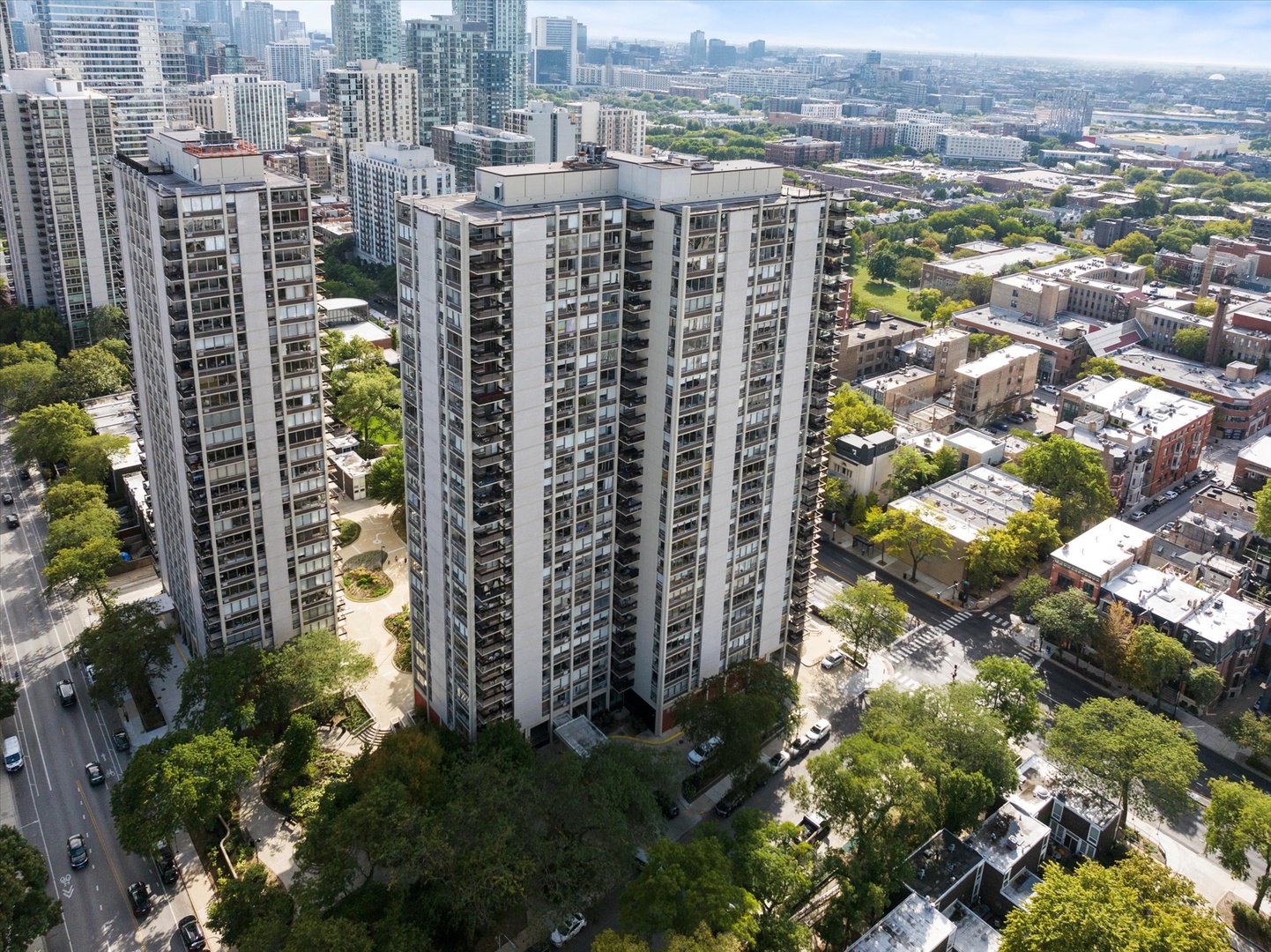 1360 N Sandburg Terrace Unit: 2909C