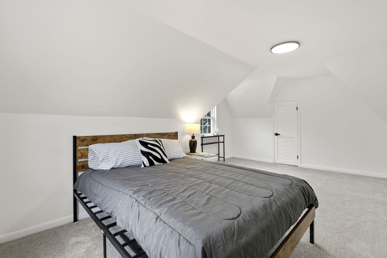 5828 N Melvina Avenue